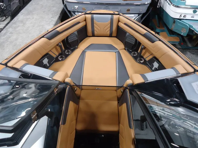 Slide: The Image of Malibu Boats 25 LSV 2026 - 3