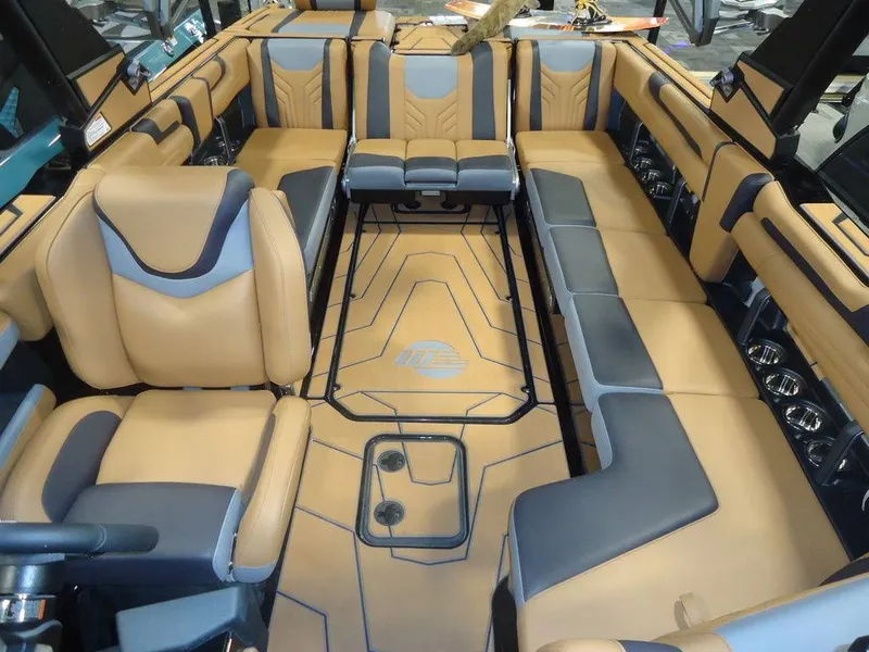 Slide: The Image of Malibu Boats 25 LSV 2026 - 16