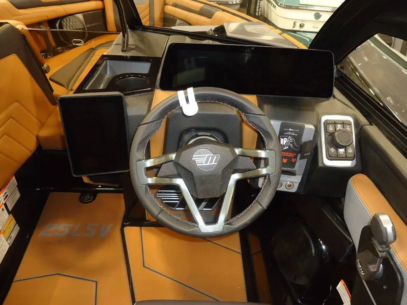 Slide: The Image of Malibu Boats 25 LSV 2026 - 12