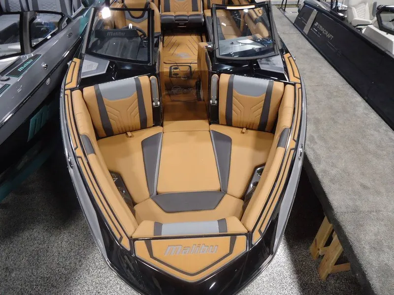 Slide: The Image of Malibu Boats 25 LSV 2026 - 13