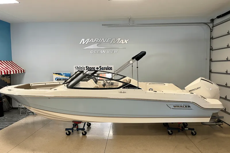 Slide: The Image of Boston Whaler 210 Vantage 2026 - 0