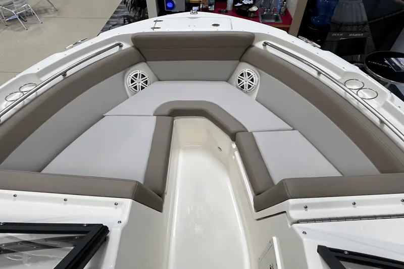 Slide: The Image of Boston Whaler 210 Vantage 2026 - 10