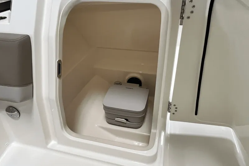 Slide: The Image of Boston Whaler 210 Vantage 2026 - 11