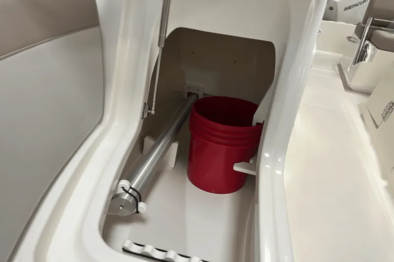 Slide: The Image of Boston Whaler 210 Vantage 2026 - 14