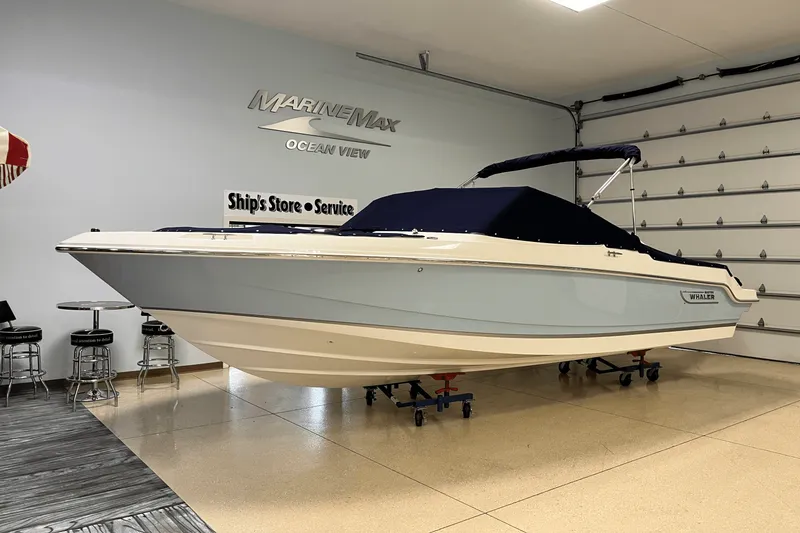 Slide: The Image of Boston Whaler 210 Vantage 2026 - 19