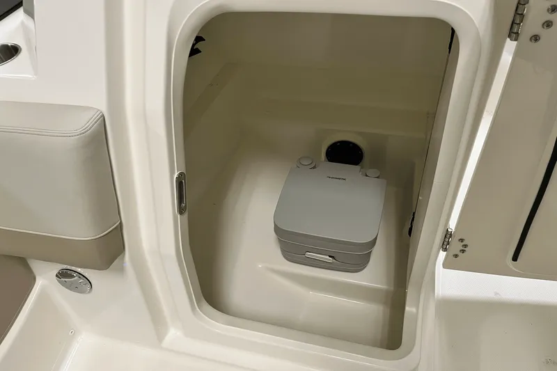 Slide: The Image of Boston Whaler 210 Vantage 2026 - 20