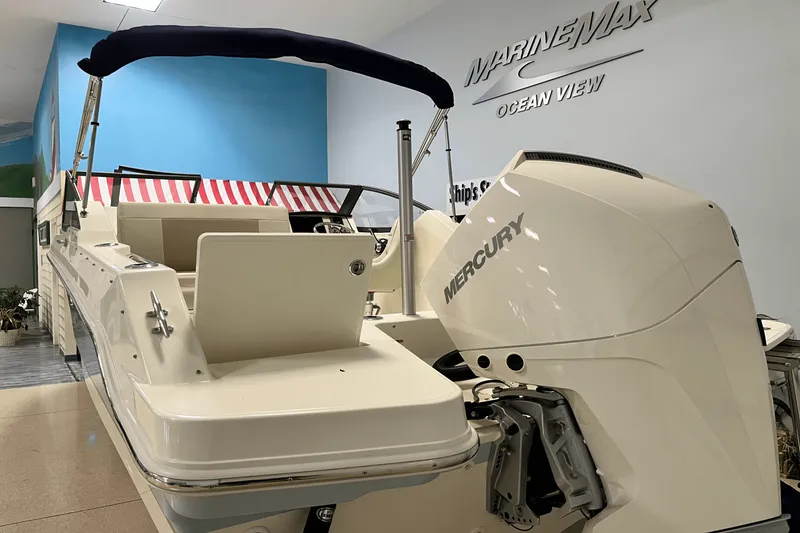 Slide: The Image of Boston Whaler 210 Vantage 2026 - 21