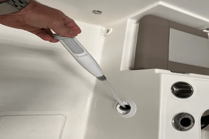 Slide: The Image of Boston Whaler 210 Vantage 2026 - 22