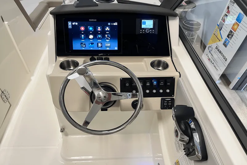 Slide: The Image of Boston Whaler 210 Vantage 2026 - 6