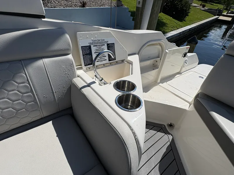Slide: The Image of Sea Ray SDX 270 OUTBOARD 2020 - 20