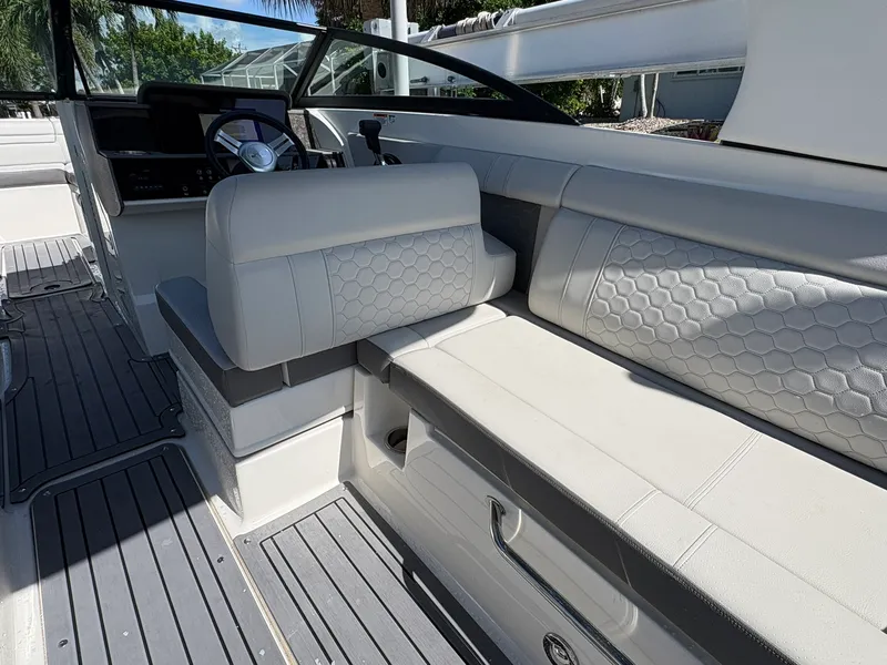 Slide: The Image of Sea Ray SDX 270 OUTBOARD 2020 - 21