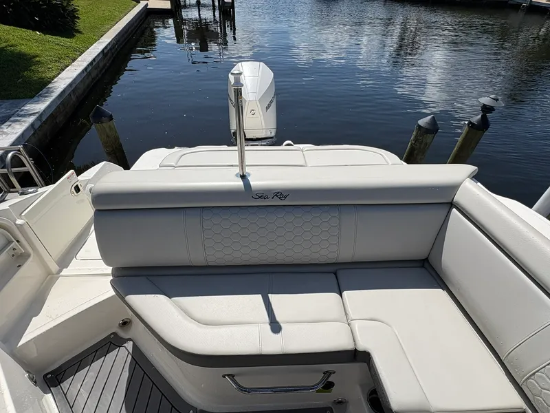 Slide: The Image of Sea Ray SDX 270 OUTBOARD 2020 - 16