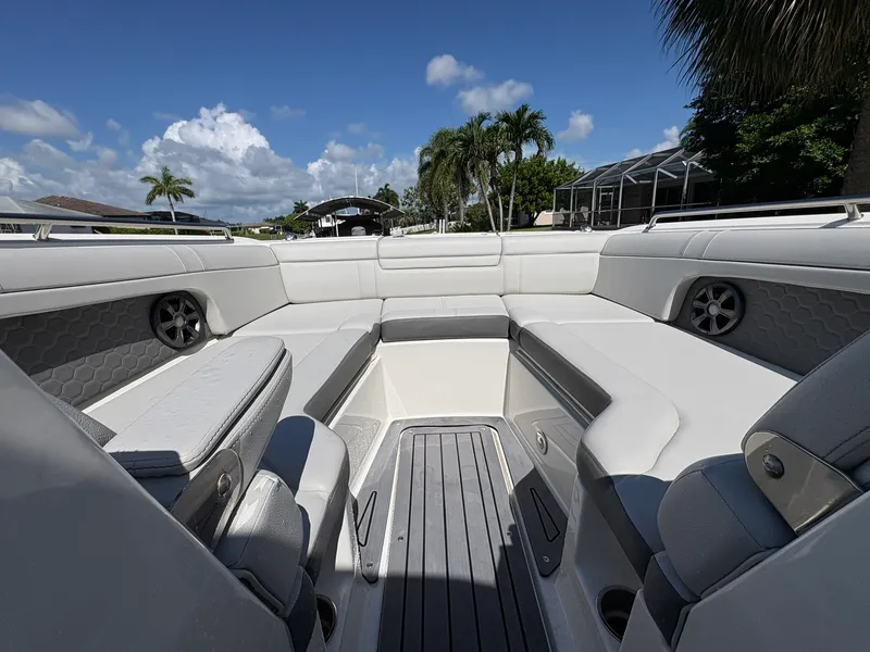 Slide: The Image of Sea Ray SDX 270 OUTBOARD 2020 - 36