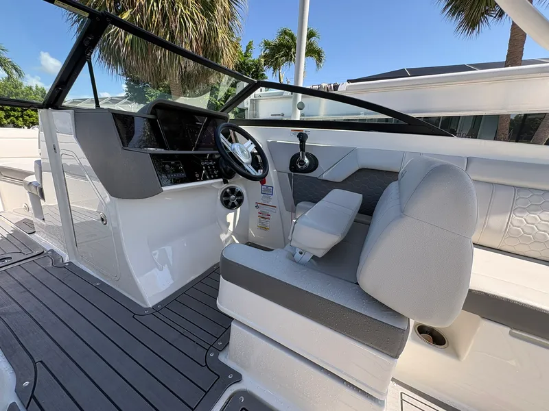 Slide: The Image of Sea Ray SDX 270 OUTBOARD 2020 - 31