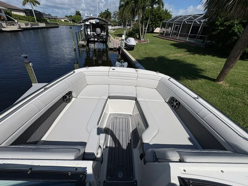 Slide: The Image of Sea Ray SDX 270 OUTBOARD 2020 - 35