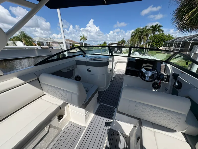 Slide: The Image of Sea Ray SDX 270 OUTBOARD 2020 - 23