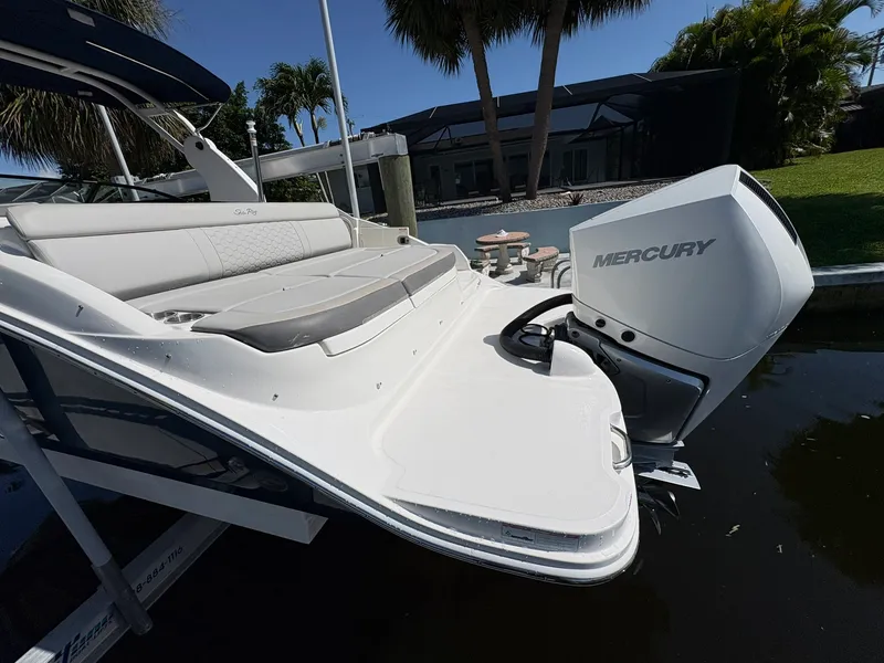 Slide: The Image of Sea Ray SDX 270 OUTBOARD 2020 - 12