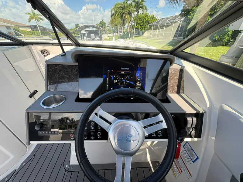 Slide: The Image of Sea Ray SDX 270 OUTBOARD 2020 - 29