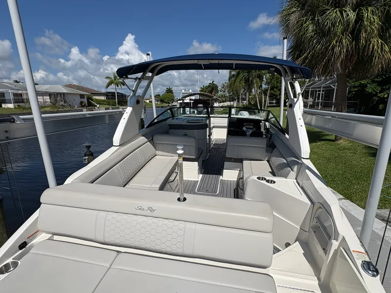 Slide: The Image of Sea Ray SDX 270 OUTBOARD 2020 - 18