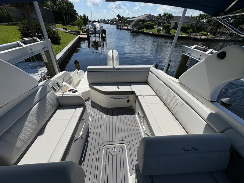 Slide: The Image of Sea Ray SDX 270 OUTBOARD 2020 - 25