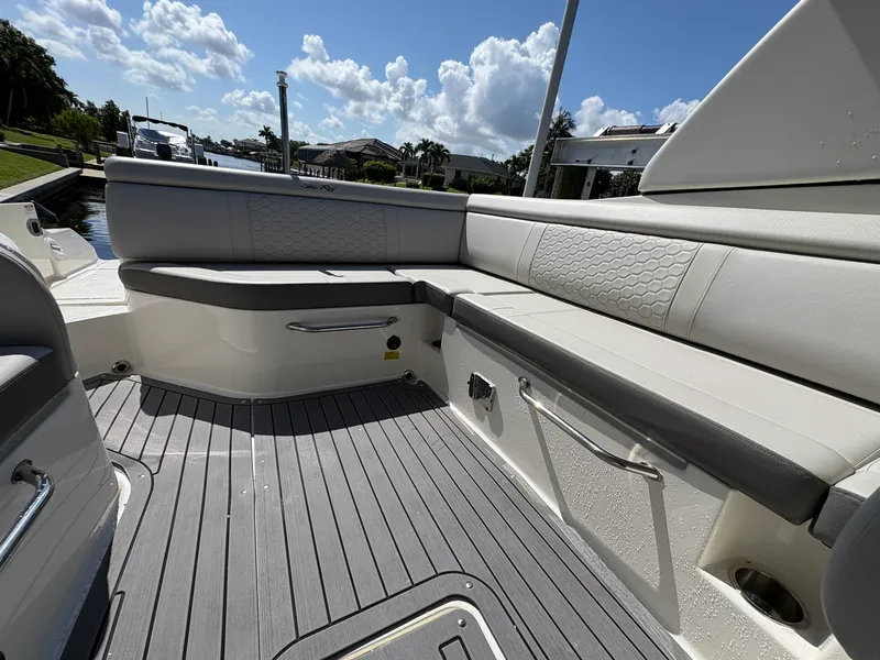 Slide: The Image of Sea Ray SDX 270 OUTBOARD 2020 - 24