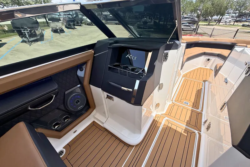 Slide: The Image of Cobalt R33 2023 - 38