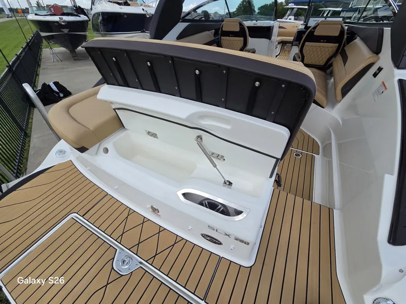 Slide: The Image of Sea Ray 260SLX 2027 - 6