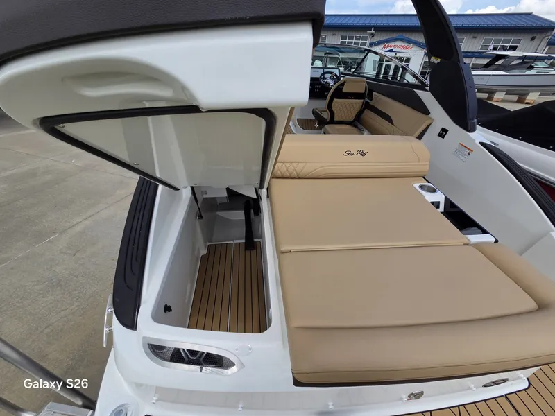 Slide: The Image of Sea Ray 260SLX 2027 - 4