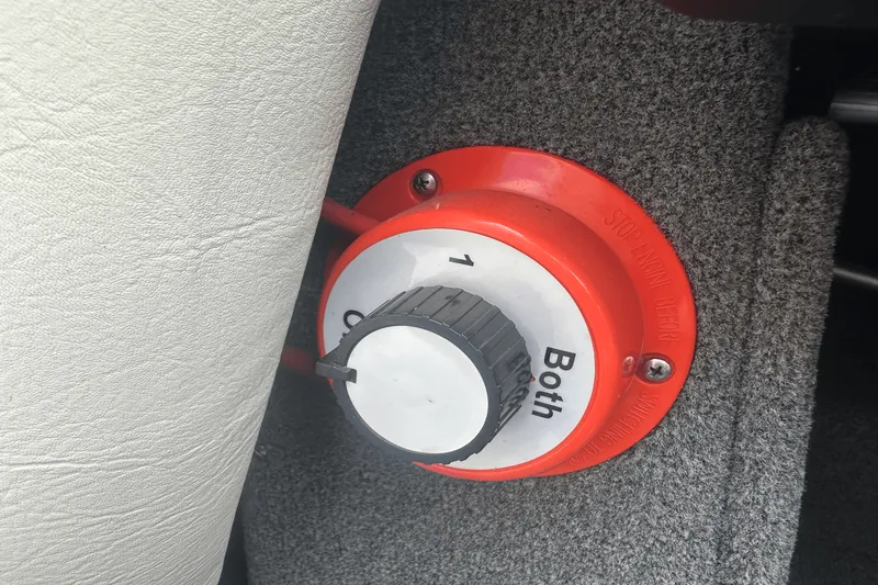 Slide: The Image of Malibu SPORTSTER 1998 - 13