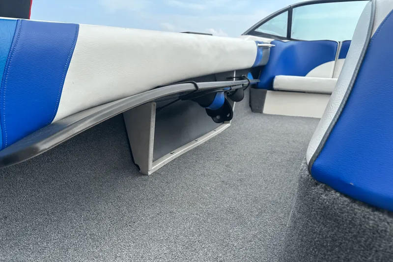 Slide: The Image of Malibu SPORTSTER 1998 - 7