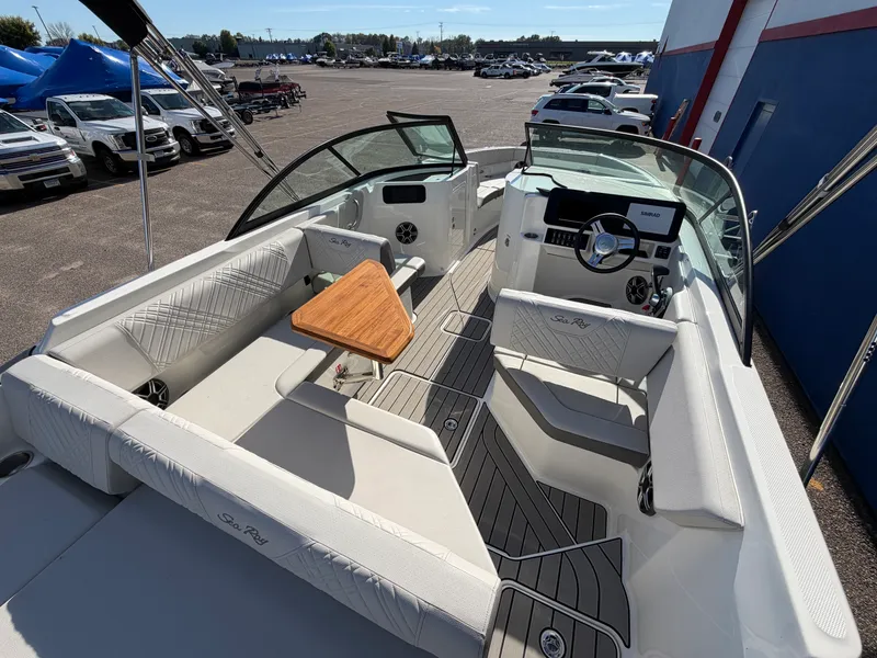 Slide: The Image of Sea Ray SDX 230 2026 - 47