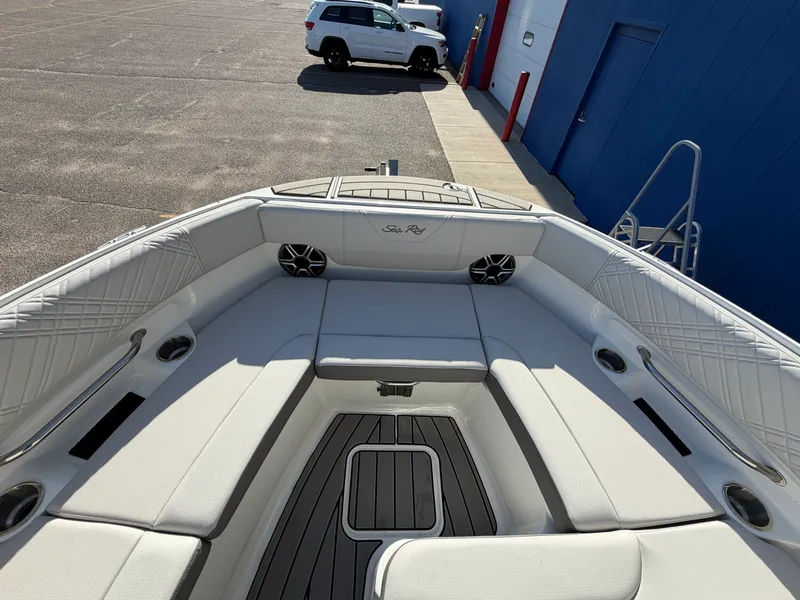 Slide: The Image of Sea Ray SDX 230 2026 - 12