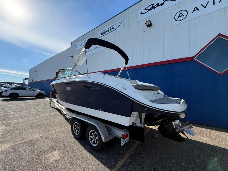 Slide: The Image of Sea Ray SDX 230 2026 - 5