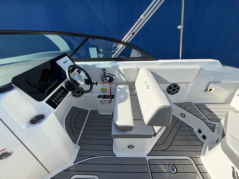 Slide: The Image of Sea Ray SDX 230 2026 - 27