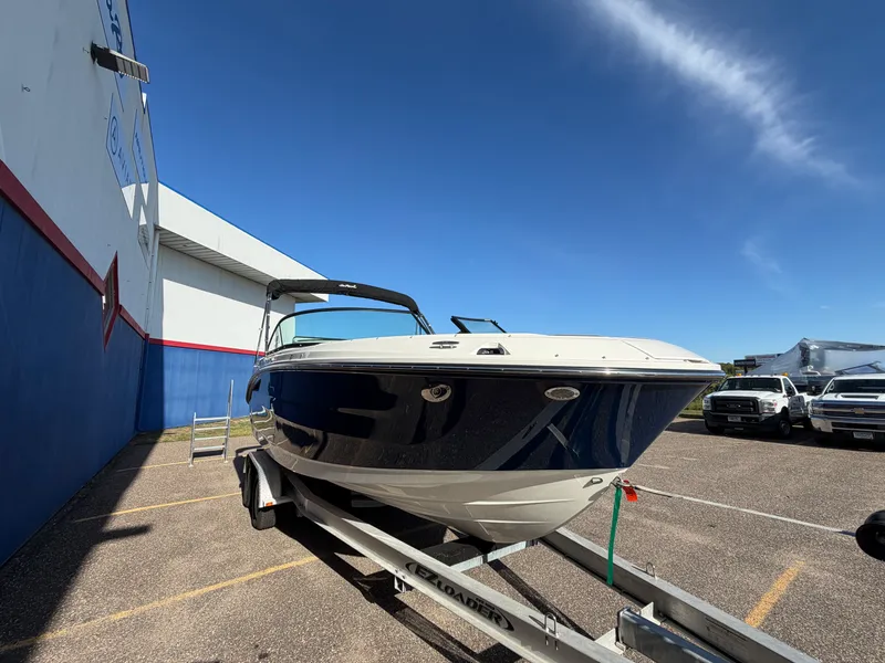 The Image of Sea Ray SDX 230 2026 - 0