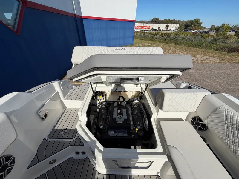 Slide: The Image of Sea Ray SDX 230 2026 - 42
