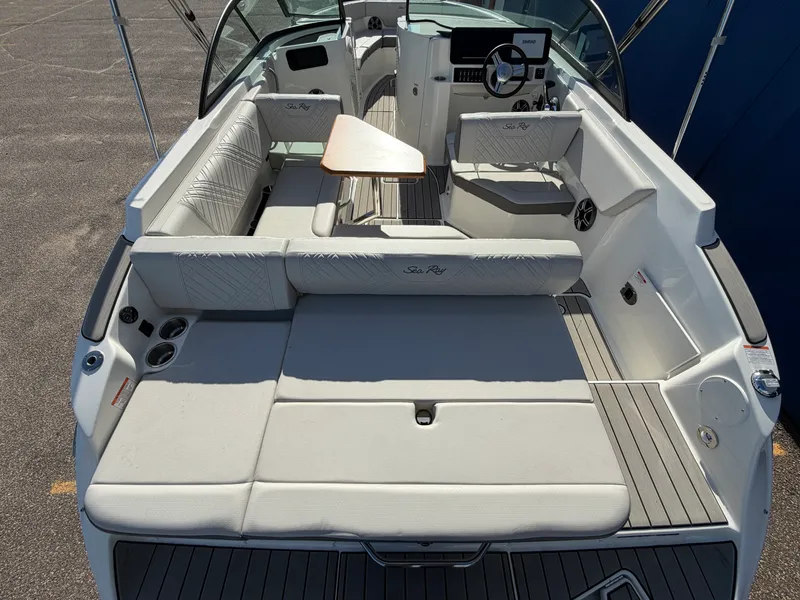 Slide: The Image of Sea Ray SDX 230 2026 - 51
