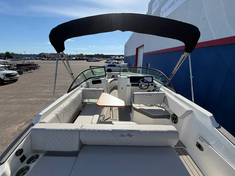 Slide: The Image of Sea Ray SDX 230 2026 - 50