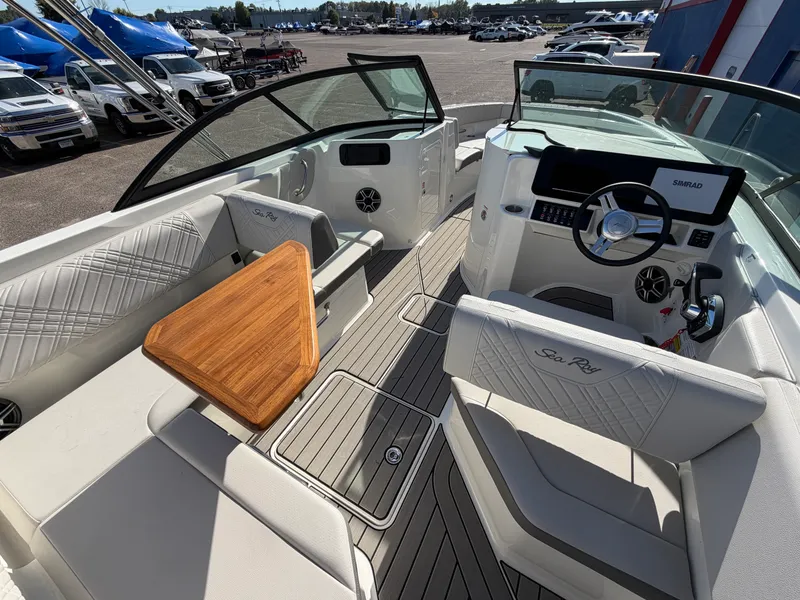 Slide: The Image of Sea Ray SDX 230 2026 - 46