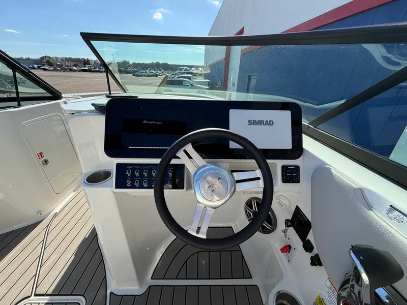 Slide: The Image of Sea Ray SDX 230 2026 - 25