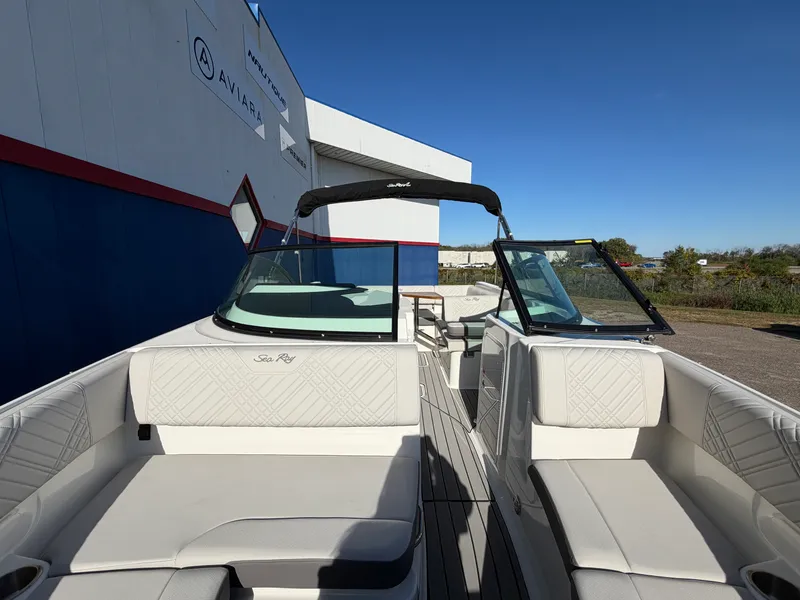 Slide: The Image of Sea Ray SDX 230 2026 - 8
