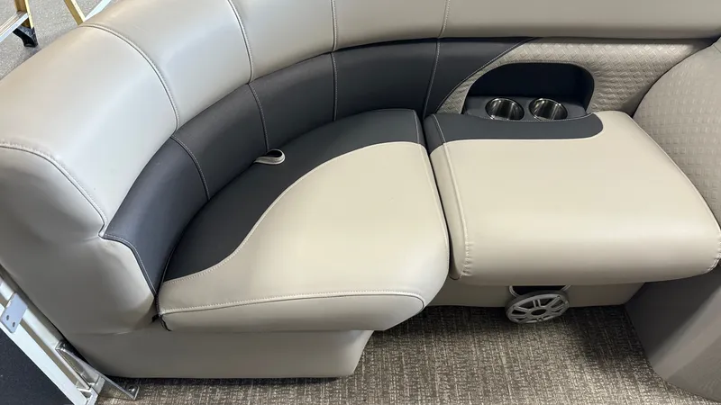 Slide: The Image of Premier 220 GEMINI 2021 - 60