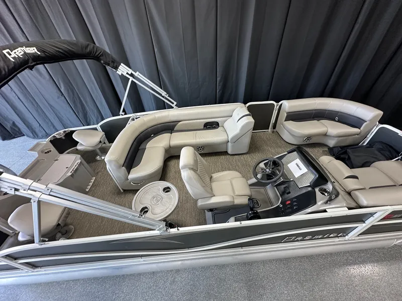 Slide: The Image of Premier 220 GEMINI 2021 - 1