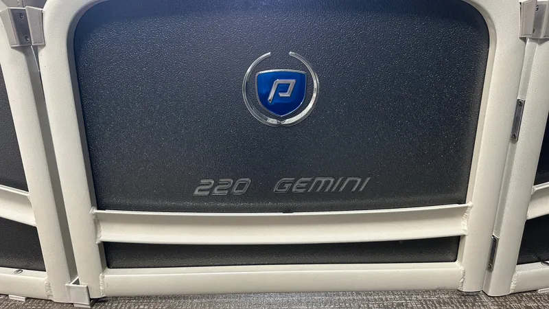 Slide: The Image of Premier 220 GEMINI 2021 - 9