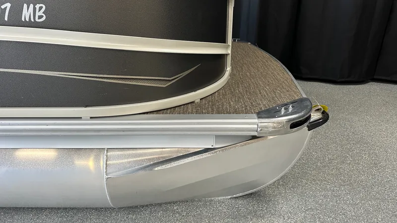 Slide: The Image of Premier 220 GEMINI 2021 - 7