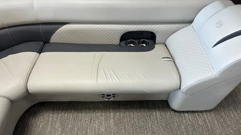 Slide: The Image of Premier 220 GEMINI 2021 - 32