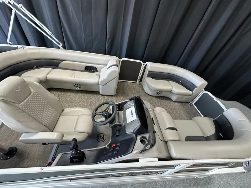 Slide: The Image of Premier 220 GEMINI 2021 - 4