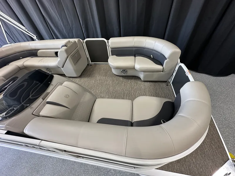 Slide: The Image of Premier 220 GEMINI 2021 - 5