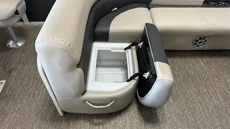 Slide: The Image of Premier 220 GEMINI 2021 - 27