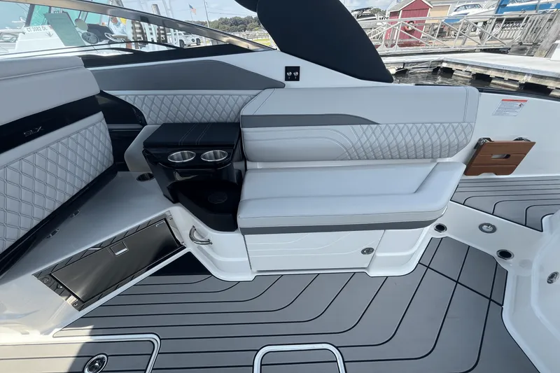 Slide: The Image of Sea Ray SLX 280 Outboard 2026 - 10